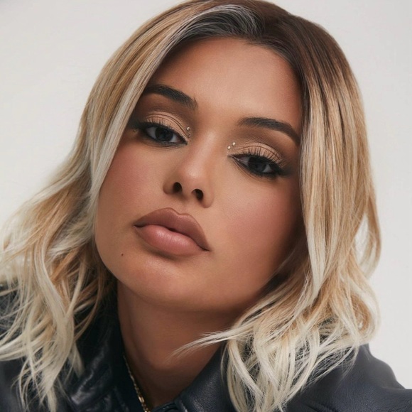 NWT Rene of Paris Dazzling Wavez – Marble Brown Lace Front Wig - Picture 4 of 5